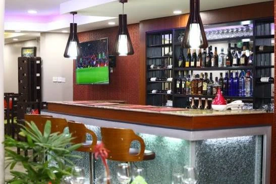 Bar & Lounge